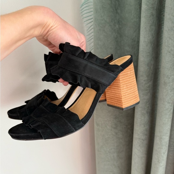 Free People Rosie Ruffle Suede Block Heels - Black - EU Size 40/ US Size 9 - Picture 3 of 10
